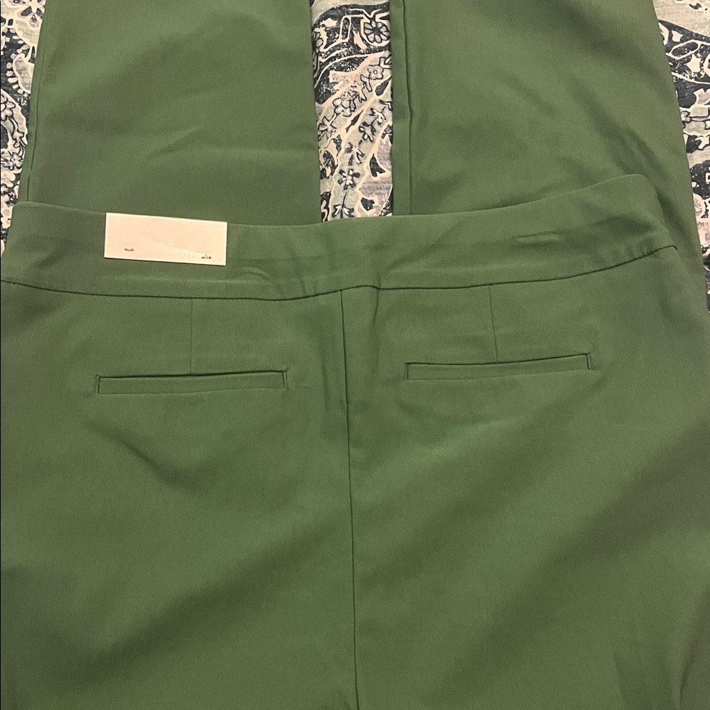 NWT Chico’s Slimming Pants - Picture 4 of 5
